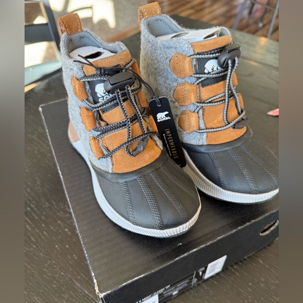 NWT Sorel Youth Out N About Tan and Gray Handcrafted Boots